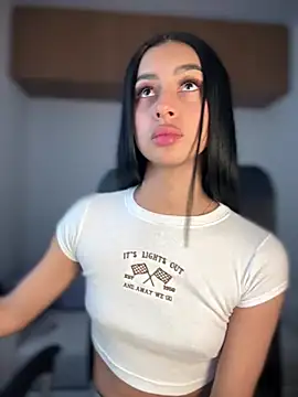 maddy bronw  online show from February 2025 10:39:02 PM