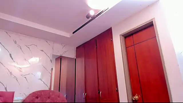 evelyn wine online show from November 2025 04:10:02 AM