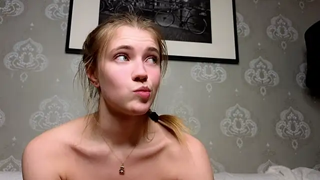 Snapshot of AnneFoxy chatting on February 2025 07:06:02 AM AnneFoxy online show from February 2025 07:06:02 AM