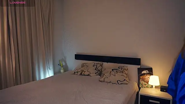 CathrynGeer online show from November 2025 06:18:01 PM