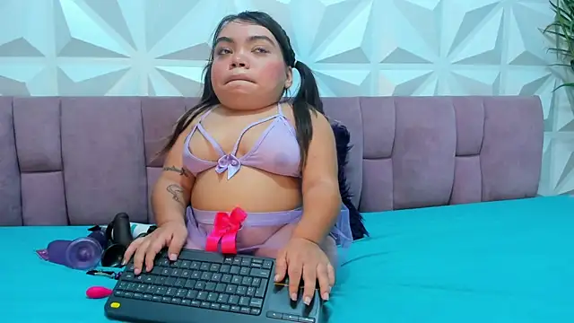 Snapshot of Michelle_Brooks chatting on January 2025 11:34:02 PM Michelle Brooks online show from January 2025 11:34:02 PM