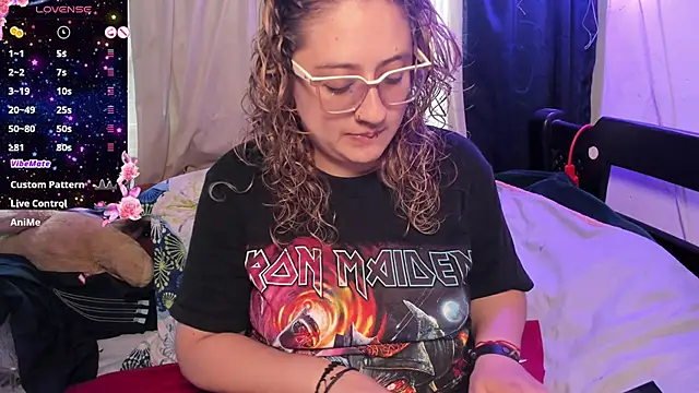 Snapshot of AnnieBigBoobs chatting on October 2025 07:36:02 PM AnnieBigBoobs online show from October 2025 07:36:02 PM