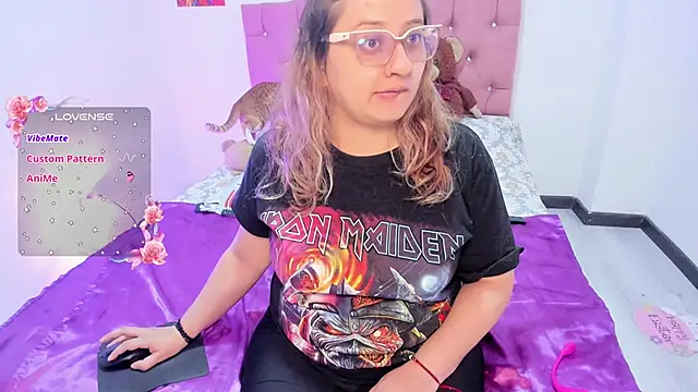 Snapshot of AnnieBigBoobs chatting on November 2025 09:05:02 PM AnnieBigBoobs online show from November 2025 09:05:02 PM