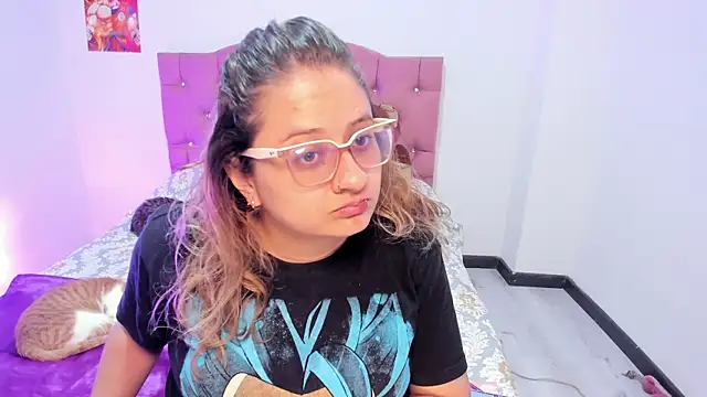 Snapshot of AnnieBigBoobs chatting on November 2025 09:14:02 PM AnnieBigBoobs online show from November 2025 09:14:02 PM