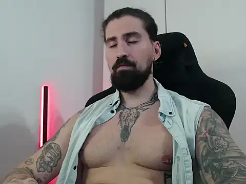 MateoHunk online show from October 2025 04:50:01 PM