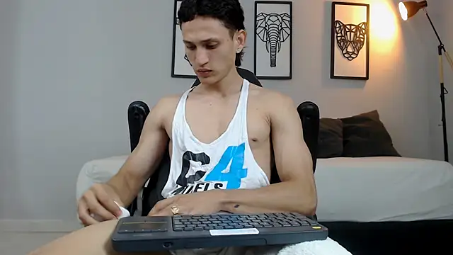 connor twink online show from December 2024 01:05:02 PM