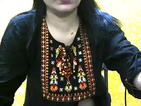 l l ish online show from February 2025 11:00:02 AM