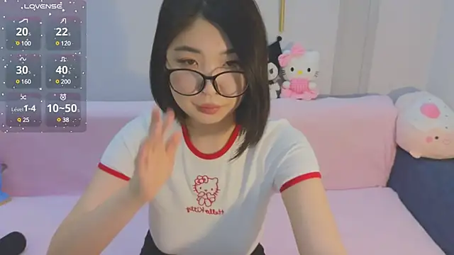 Snapshot of emili_blanc chatting on February 2025 02:29:02 AM emili blanc online show from February 2025 02:29:02 AM