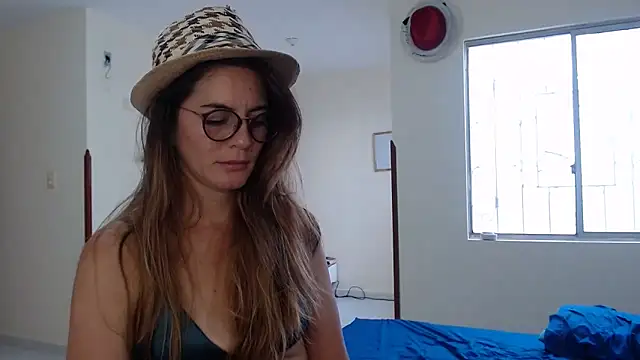 Snapshot of Hanny_24 chatting on December 2024 12:16:02 PM Hanny 24 online show from December 2024 12:16:02 PM