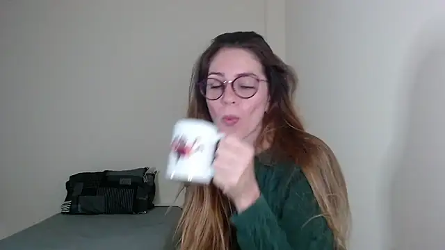 Snapshot of Hanny_24 chatting on January 2025 09:40:01 AM Hanny 24 online show from January 2025 09:40:01 AM