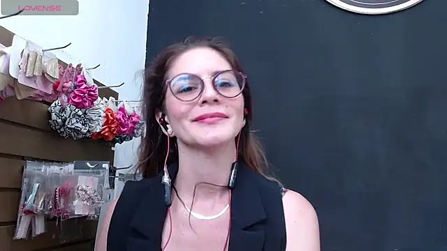 Snapshot of Hanny_24 chatting on February 2025 03:28:02 PM Hanny 24 online show from February 2025 03:28:02 PM