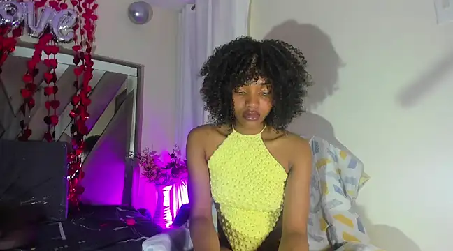Snapshot of sara_williams01 chatting on February 2025 12:59:02 PM sara williams01 online show from February 2025 12:59:02 PM