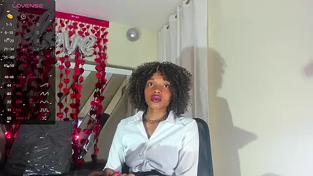 Snapshot of sara_williams01 chatting on February 2025 01:19:02 PM sara williams01 online show from February 2025 01:19:02 PM
