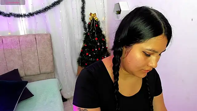 Little Ivy online show from December 2024 01:10:02 PM