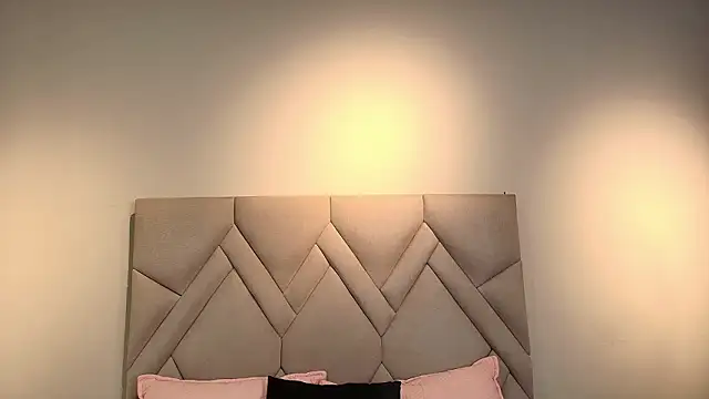 Isis Osman online show from March 2026 07:41:02 PM