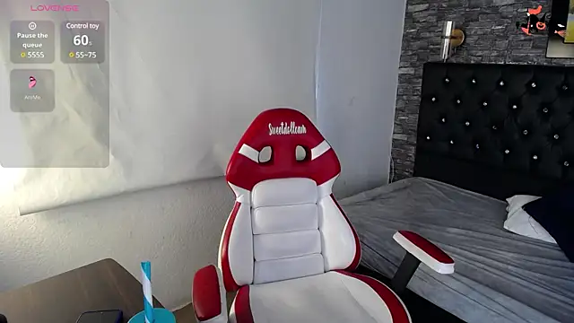 Bruja  Scarlata online show from February 2025 05:56:02 PM