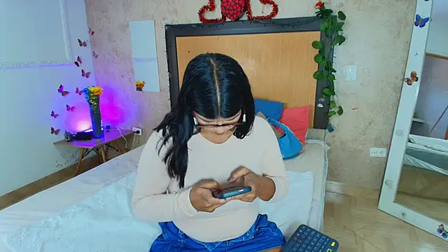 Snapshot of mialopez52 chatting on July 2026 06:23:01 PM mialopez52 online show from July 2026 06:23:01 PM