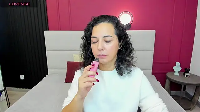 Linda Insatiable online show from October 2025 01:31:02 AM