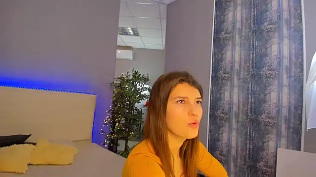 Snapshot of Laura_Leee chatting on January 2025 06:24:01 AM Laura Leee online show from January 2025 06:24:01 AM