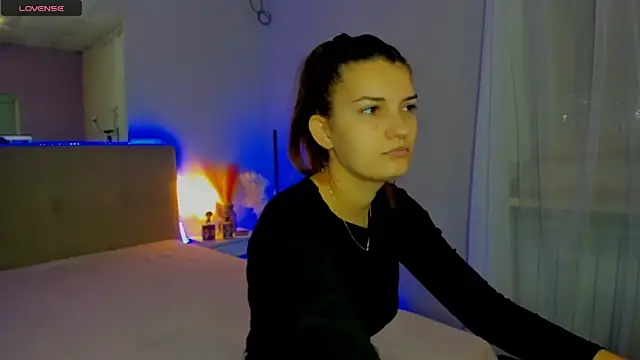 Laura Leee online show from November 2025 06:13:02 AM