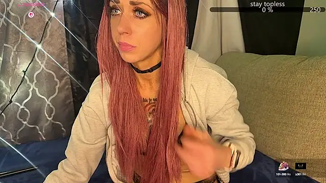 Snapshot of VeronicaRonnieTaylor chatting on October 2025 10:02:01 AM VeronicaRonnieTaylor online show from October 2025 10:02:01 AM