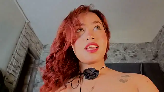 Estrella05  online show from October 2025 04:44:02 AM