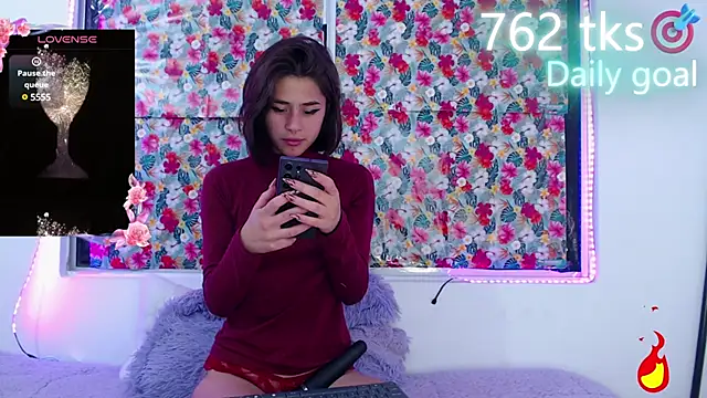 Snapshot of -Gwen- chatting on January 2025 05:11:01 AM -Gwen- online show from January 2025 05:11:01 AM