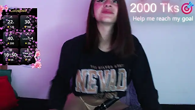 Snapshot of -Gwen- chatting on October 2025 07:05:02 AM -Gwen- online show from October 2025 07:05:02 AM