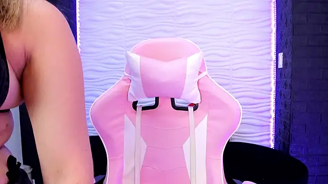 Bella reaset18 online show from December 2024 07:32:01 PM