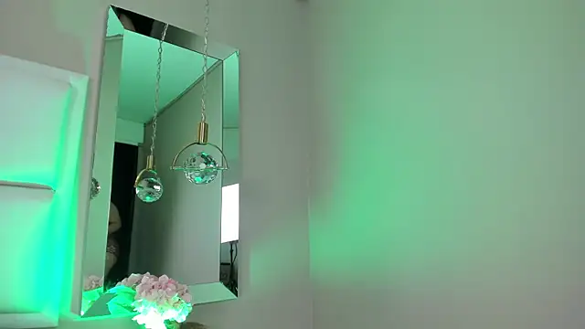 AvyMilton online show from December 2025 11:17:01 AM