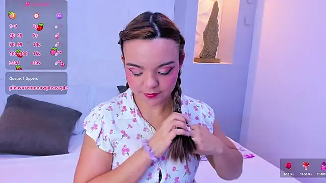 EmilyRouss  online show from January 2025 07:44:02 PM