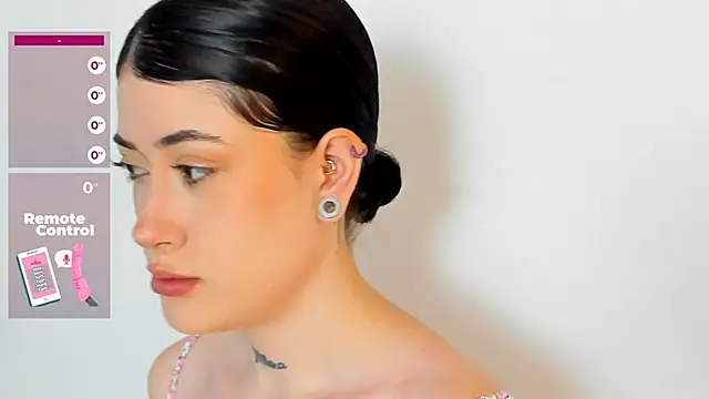 melody suarez online show from December 2024 07:30:02 PM