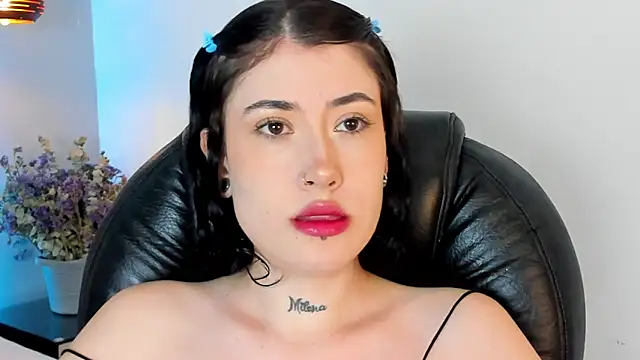 melody suarez online show from December 2024 08:23:02 PM