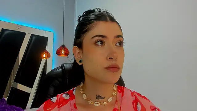 melody suarez online show from December 2024 07:33:01 PM