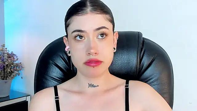 melody suarez online show from December 2024 10:45:01 PM