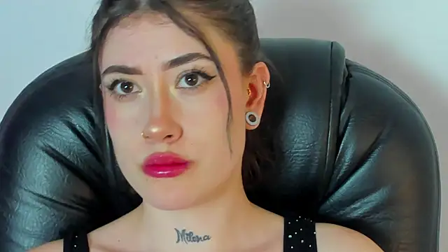 melody suarez online show from February 2025 11:11:01 PM