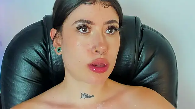 melody suarez online show from February 2025 07:28:02 PM