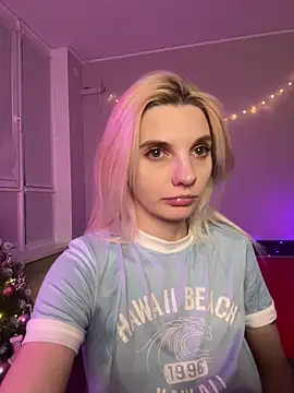 Snapshot of LoveLuna_ chatting on January 2025 01:27:02 AM LoveLuna online show from January 2025 01:27:02 AM