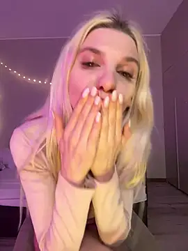 Snapshot of LoveLuna_ chatting on March 2025 07:16:01 PM LoveLuna online show from March 2025 07:16:01 PM