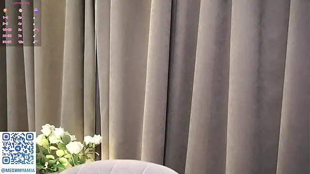 EvelyynLopez online show from December 2024 05:11:01 PM