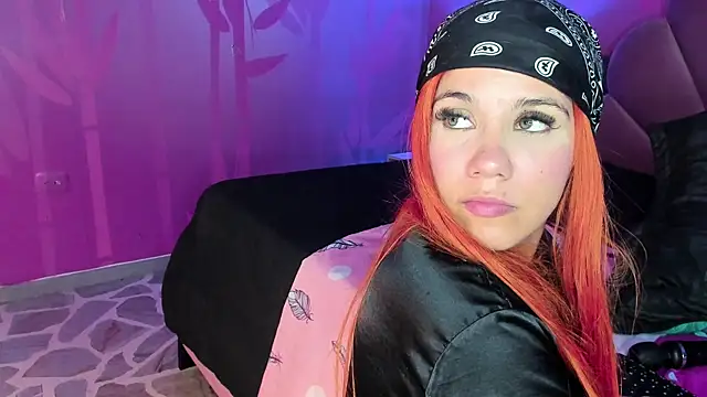 Snapshot of MelaniieRoux chatting on March 2025 06:00:02 AM MelaniieRoux online show from March 2025 06:00:02 AM