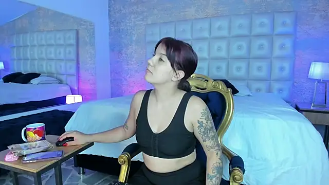 Snapshot of MelaniieRoux chatting on September 2025 11:44:01 AM MelaniieRoux online show from September 2025 11:44:01 AM