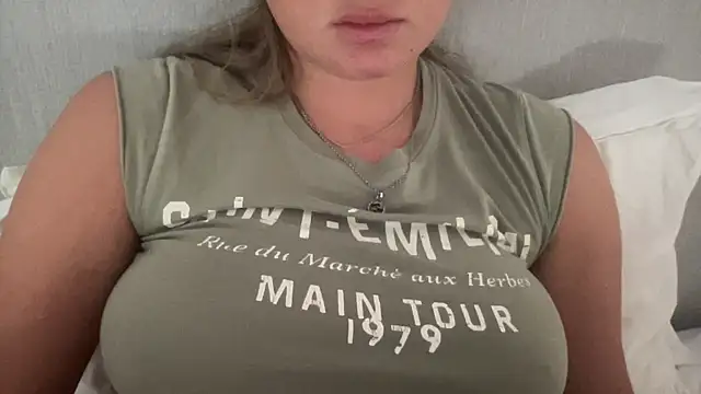 Snapshot of KaraLeee chatting on March 2025 05:11:01 AM KaraLeee online show from March 2025 05:11:01 AM