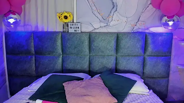 LottiCarter online show from September 2025 11:36:01 AM