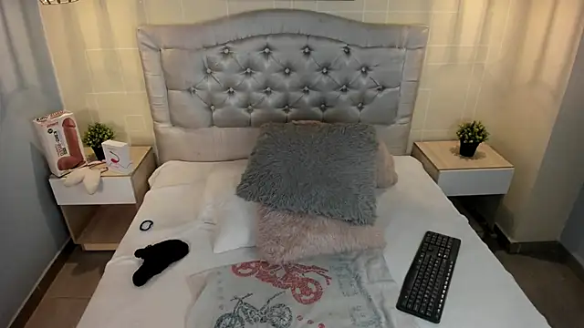 escarleth   online show from December 2024 09:45:02 PM
