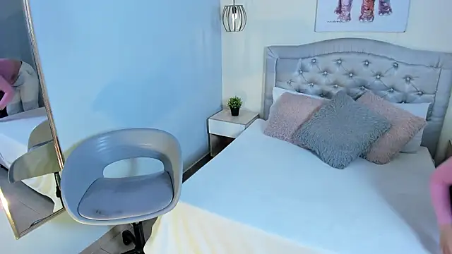 escarleth   online show from February 2026 02:05:01 PM