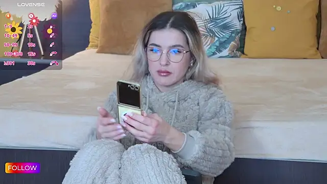 Snapshot of Sarah-Hart chatting on January 2025 06:11:01 AM Sarah-Hart online show from January 2025 06:11:01 AM