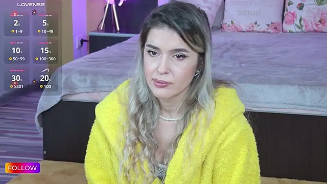Snapshot of Sarah-Hart chatting on February 2025 07:04:02 AM Sarah-Hart online show from February 2025 07:04:02 AM