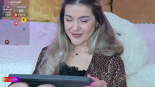 Snapshot of Sarah-Hart chatting on February 2025 06:47:02 AM Sarah-Hart online show from February 2025 06:47:02 AM
