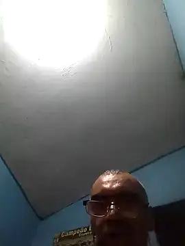 hugosafado333 online show from December 2024 03:18:02 AM